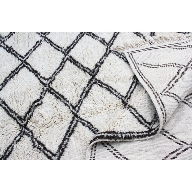 Textile Mid 20th Century Vintage Moroccan Rug - 9'6'' X 6'8'' For Sale - Image 7 of 9