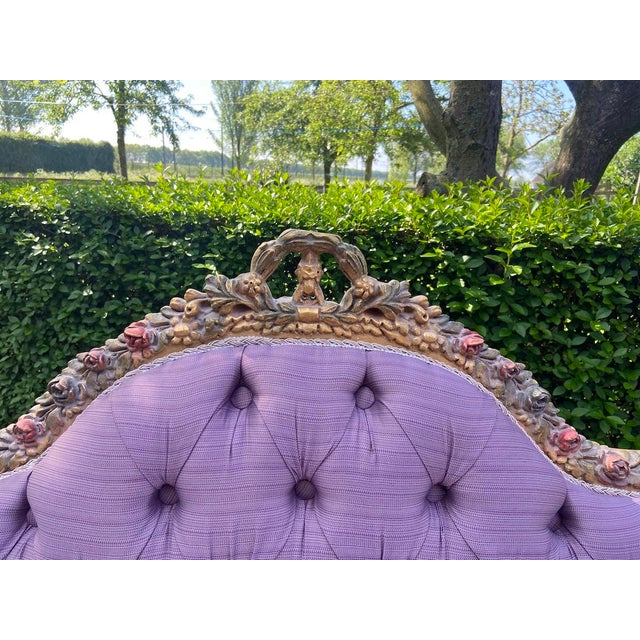 French 1980 French Louis XVI Gilt Purple Damask Settee 1Pc For Sale - Image 3 of 15