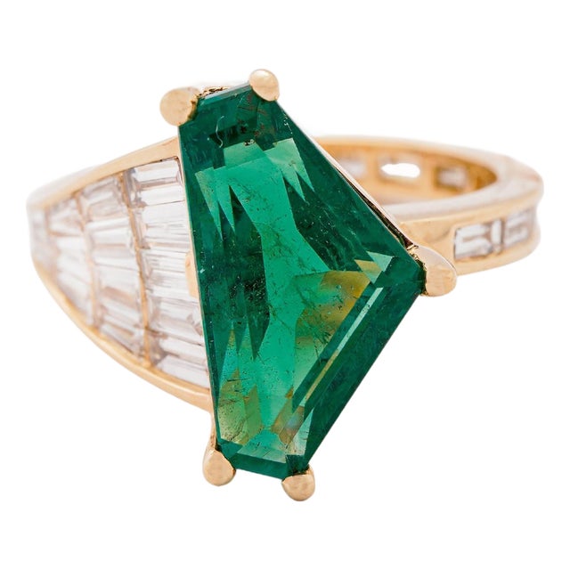 Natural Zambian Emerald 3.99cts & Diamond 1.25cts Ring in 18k Gold For Sale