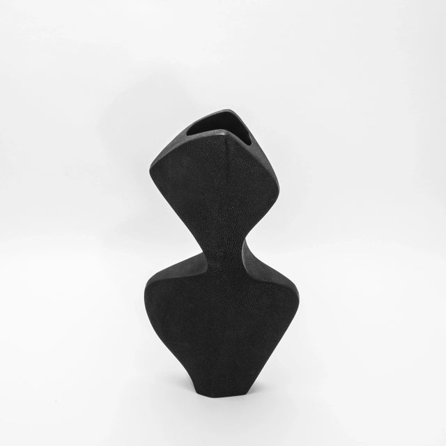 Modern Sculptural Vase in Black Shagreen by R&y Augousti For Sale In Los Angeles - Image 6 of 7