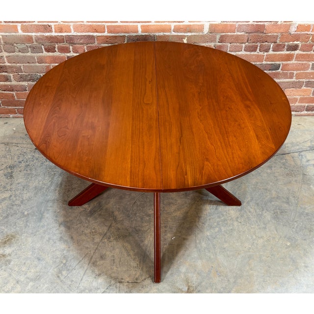 Mid-Century Modern Copeland Audrey Extendable Round Cherry Wood Dining Table W/ Extension Leaf For Sale - Image 3 of 11