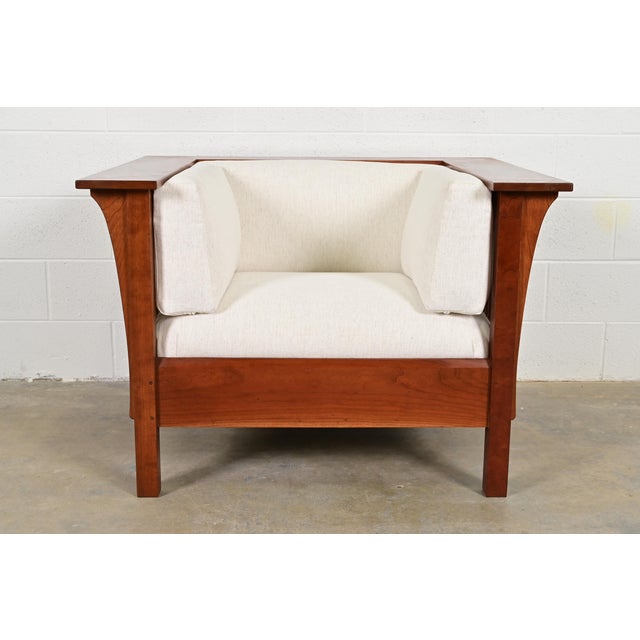 An exceptional Mission or Arts & Crafts style spindle club chair or lounge chair By L. & J.G. Stickley USA, 1996 Solid...