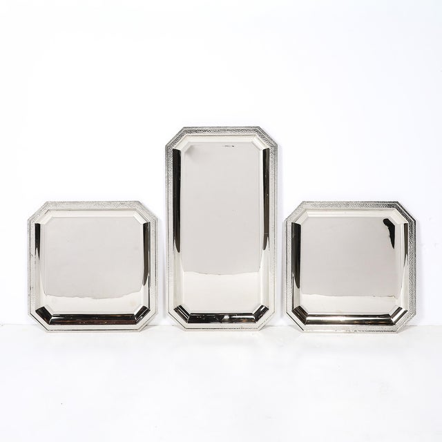 Set of Three Reed and Barton Silver Plate Trays With Hand-Hammered Detailing For Sale In New York - Image 6 of 18