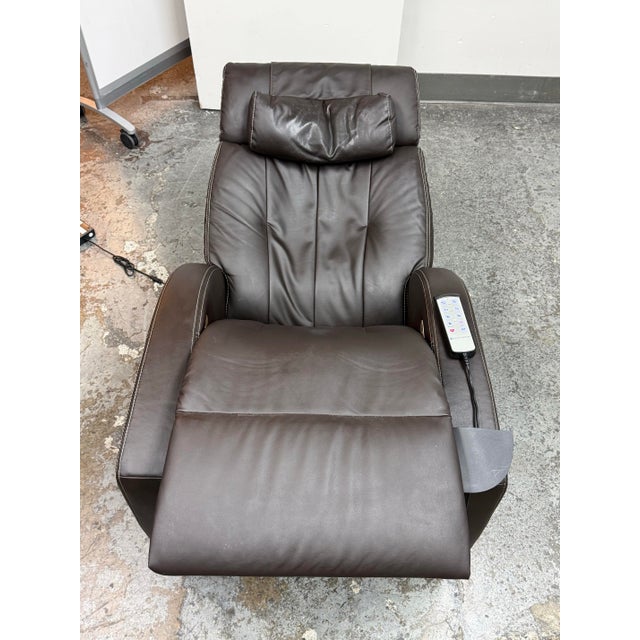 Chocolate Positive Posture Luma Lift Assist Recliner, Chocolate Brown For Sale - Image 8 of 12