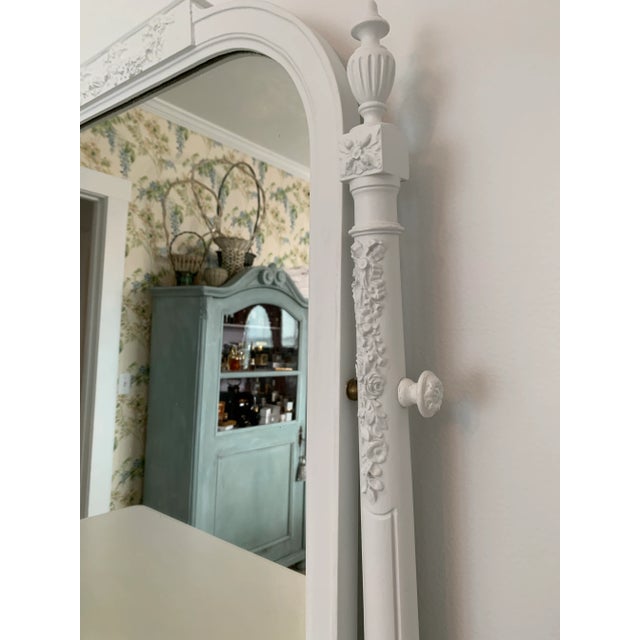 Antique Sligh French Style Dresser W/ Gesso & Mirror For Sale In Seattle - Image 6 of 16