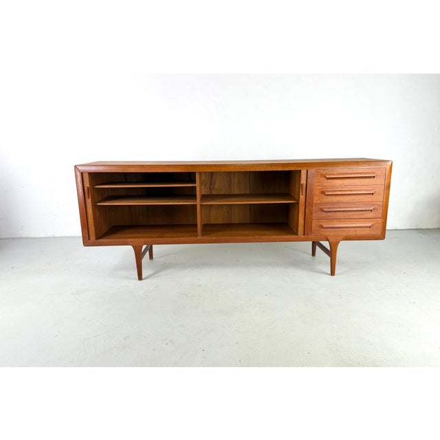 FA32 Sideboard by Ib Kofod Larsen for Faarup, 1960s For Sale - Image 4 of 10