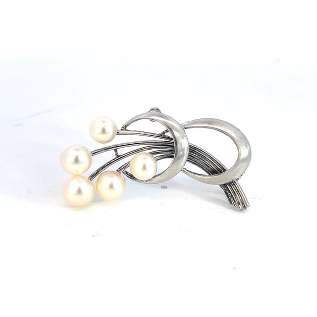 1990s Mikimoto Estate Akoya Pearl Brooch 6.80 mm Silver For Sale In New York - Image 6 of 7