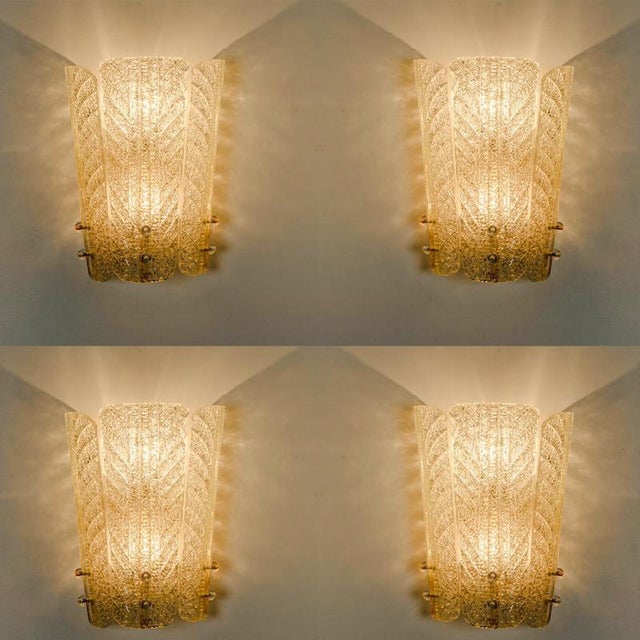 Gold Inclusions Glass and Brass Wall Light in the style of Barovier & Toso, 1960s For Sale - Image 10 of 16
