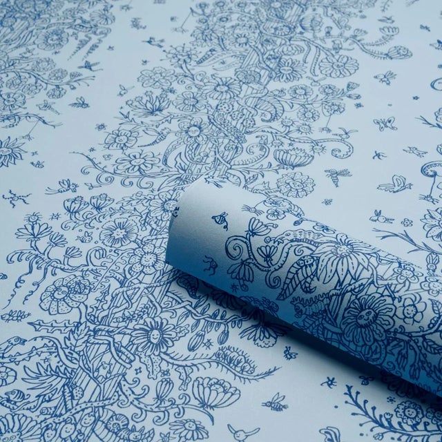 Not Yet Made - Made To Order Schumacher x The New Yorker Edward Steed's Towers Of Flowers Wallpaper In Sky Blue & Navy For Sale - Image 5 of 5