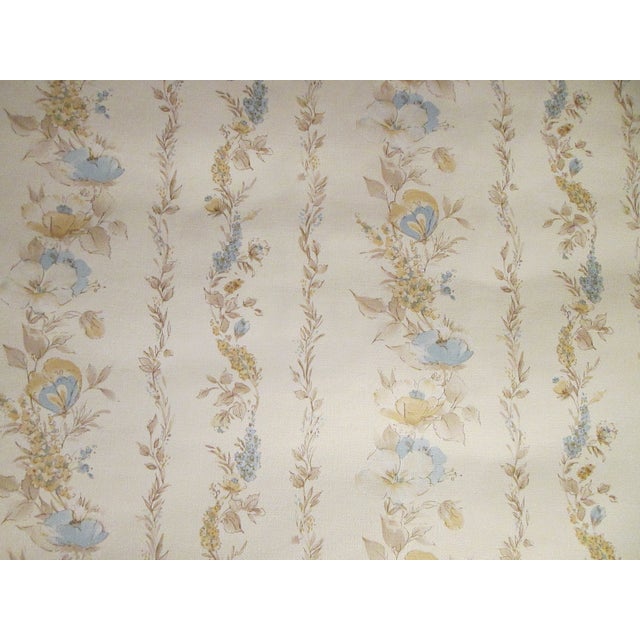 Vintage wallpaper from the 1980s. Baby blue and beige floral stripe with butterflies. 10 meters x 52 cm. Pre-pasted,...