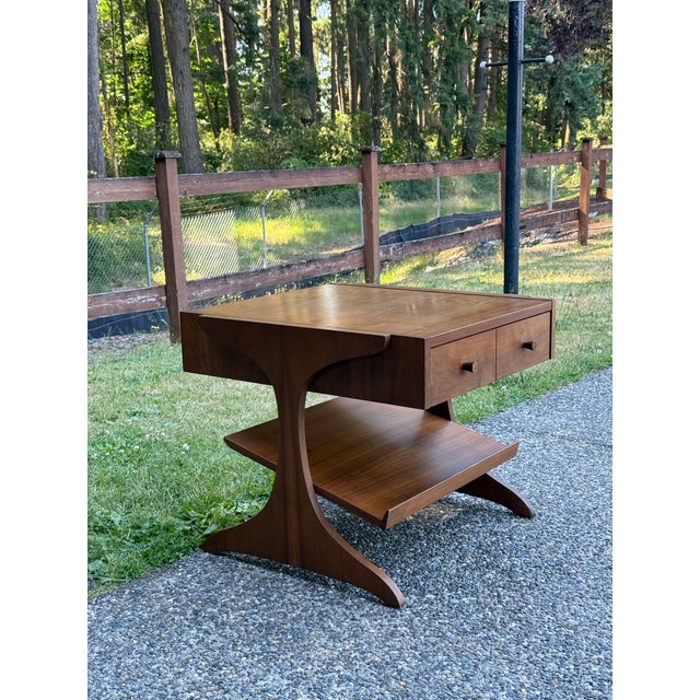 Mid-Century Modern Mid-Century Modern Sculpted Kroehler Walnut 1960's Side Table For Sale - Image 3 of 11