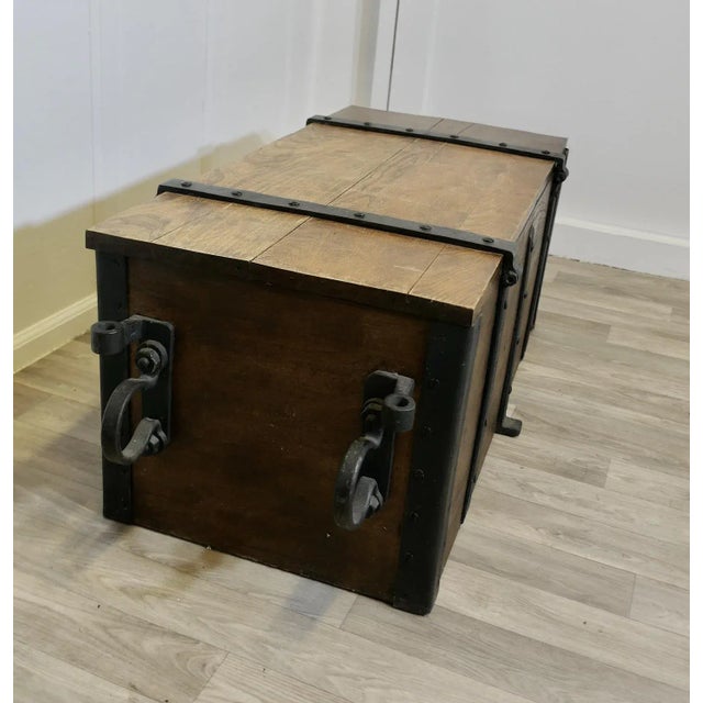 French Elm Cannonball Box with Iron Hasps and Carrying Hoops For Sale - Image 6 of 10