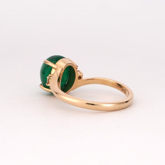 2020s 14k Yellow Gold Ring With 3.33ct Cabochon Emerald and Diamonds For Sale - Image 5 of 8