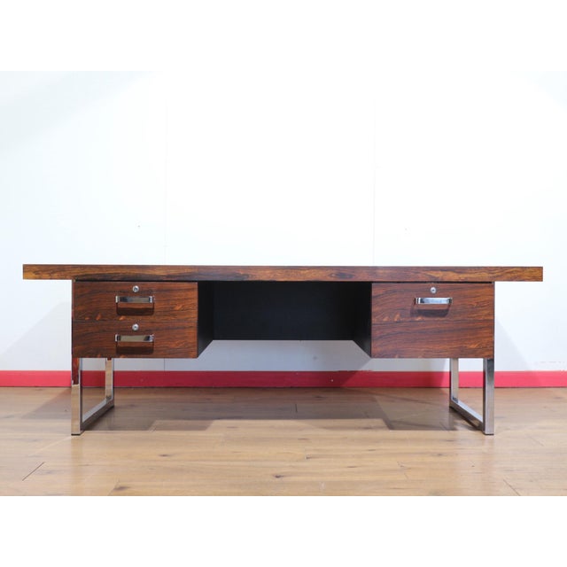 This Mid Century Modern Vintage Rosewood Writing Office Desk in the manor of Gorden Russell is a truly stunning rosewood...