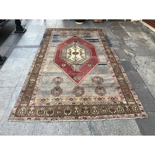 1960s Oushak Handmade Rug- 5′6″ × 9′7″ For Sale - Image 11 of 11