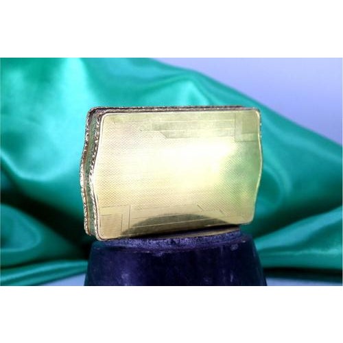 Metal Snuff Box in Guilloche Gold with Monogram Plaque For Sale - Image 7 of 10