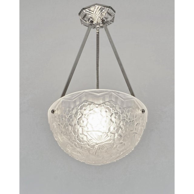 Hettier & Vincent A beautiful petit pendant light by Hettier et Vincent. An authentic 1925-1935 French art deco hanging...