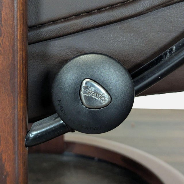 Brown Stressless Ekornes Lounge Chair With Ottoman – Dark Brown Leather & Wood Base For Sale - Image 8 of 13