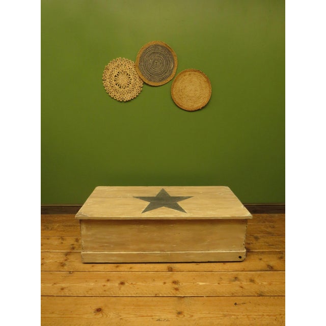 Folk Art Painted Blanket Box with Barn Star Design, 1890s For Sale - Image 11 of 18