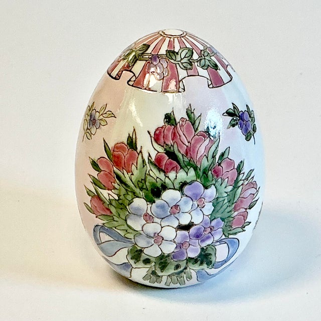 1980s Vintage Boho Chic Hollywood Regency Hand-Painted Ceramic Egg - Easter. For Sale - Image 9 of 14