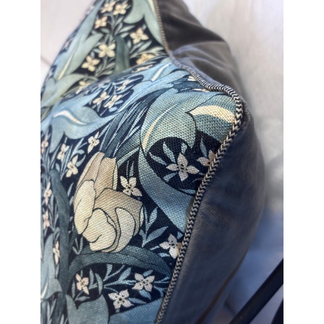 Gp & J Baker "Tulips and Jasmine" Linen Print With Velvet Back Lumbar Pillow, 14" X 20" For Sale In Minneapolis - Image 6 of 7