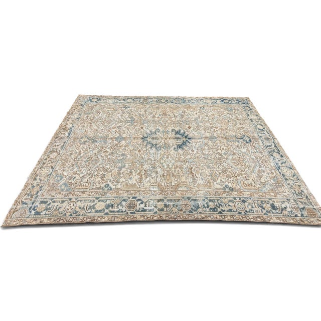 1920s Antique Heriz Rug – Faded Blue, Beige & Ivory With Stylized Motifs For Sale - Image 5 of 5