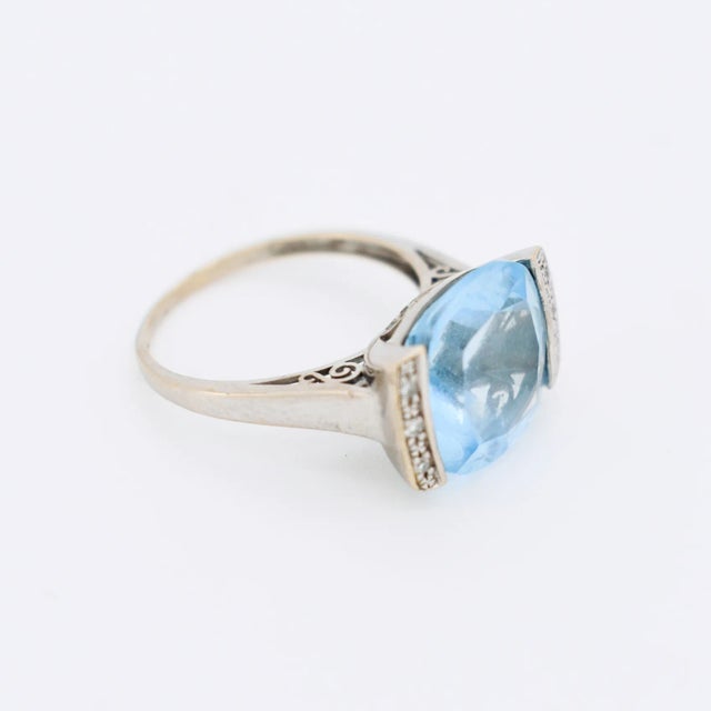 Contemporary Vintage 18K Gold, Blue Topaz and Diamond Ring, Size 6.75 For Sale - Image 3 of 5