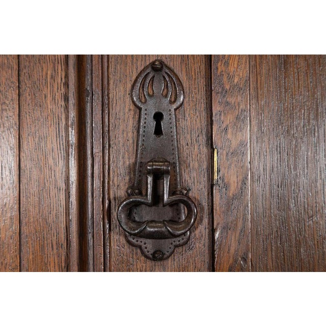 Large 19th Century English Oak Housekeepers Cupboard, 1895 For Sale - Image 6 of 18