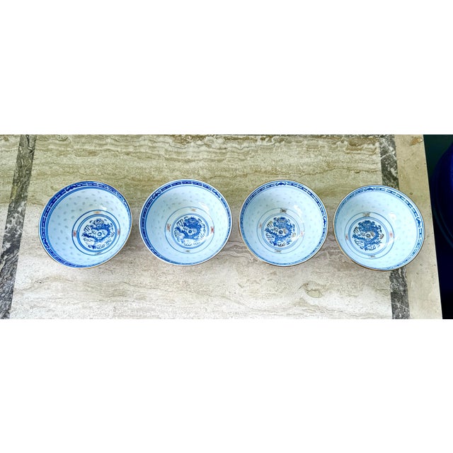 Chinoiserie 1970s Chinese Porcelain Rice Grain Dragon Gold Gilded Rim 5" Rice Bowls - Set of 4 For Sale - Image 3 of 12
