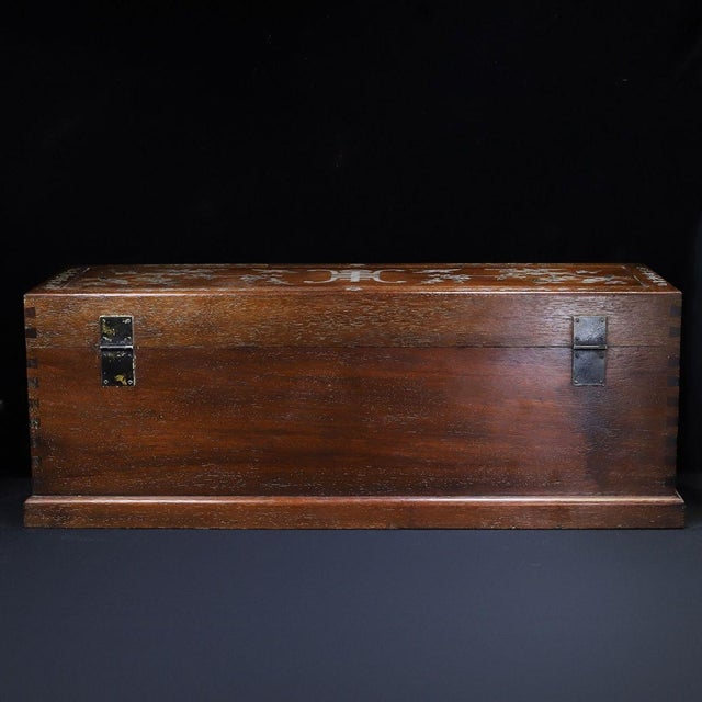 Brown Vintage Chinese Huali Rosewood Scroll Box | Mother-of-Pearl Inlaid Long Chest With Brass Mounts For Sale - Image 8 of 9