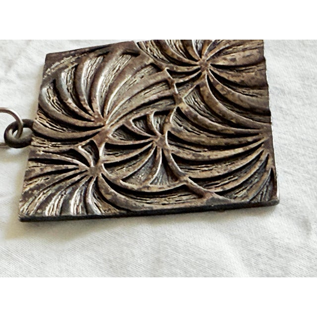Coro Vintage Coro Philodendron Relief Pendant Necklace For Sale - Image 4 of 12