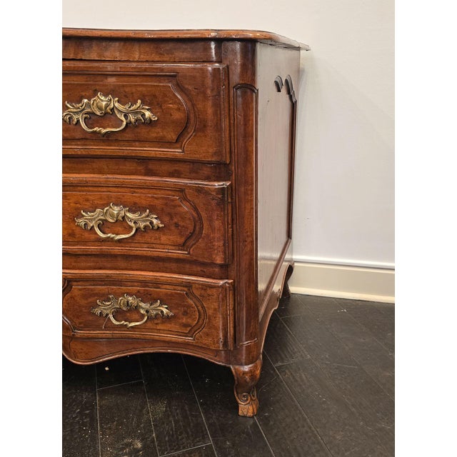 Louis XVI Walnut Commode, Italy Circa 1790 For Sale - Image 9 of 10