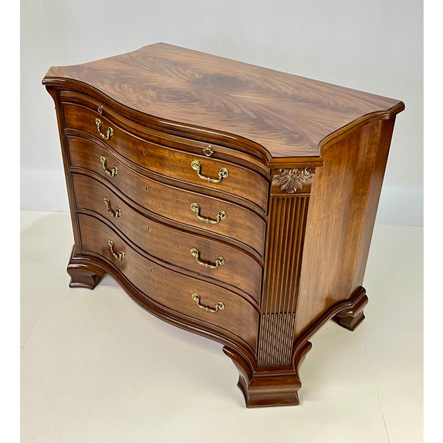 EJ Victor Late 20th Century EJ Victor Mahogany Serpentine Bachelor's Chest With Brushing Slide For Sale - Image 4 of 17