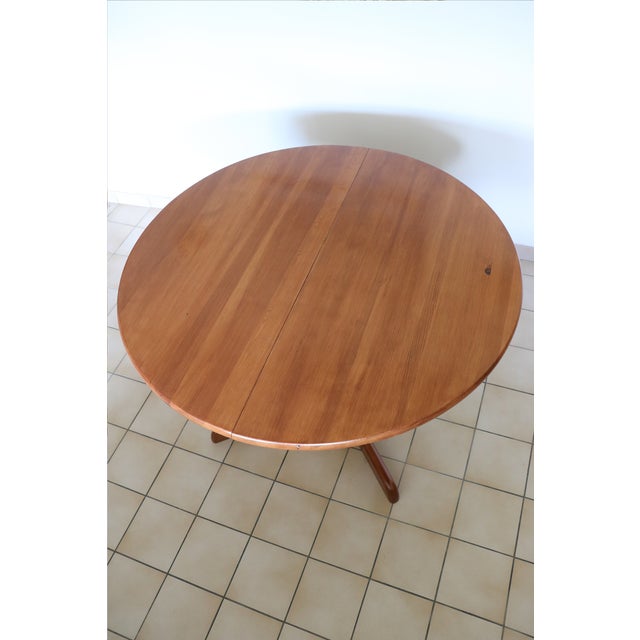 Mid-Century Modern Extendable Round Table in Wood, 1970s For Sale - Image 3 of 17