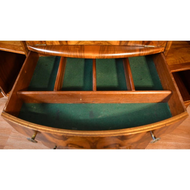 1930s Art Deco Walnut Bar / Cocktail Cabinet For Sale - Image 12 of 18