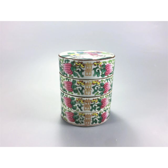 19th Century Chinese Famille Rose Porcelain 'Double-Happiness‘ Sweetmeat Stacking Box For Sale - Image 4 of 13