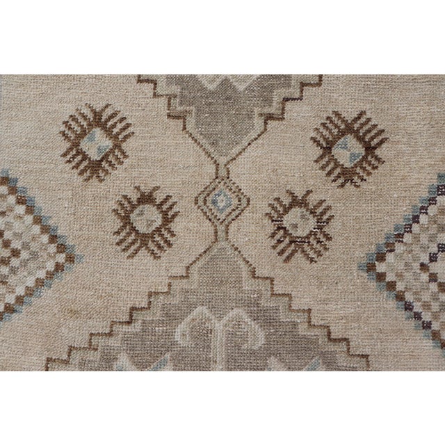 Early 20th Century Vintage Turkish Oushak Runner With Soft Earth Tones and Geometric Star Motifs For Sale - Image 5 of 10