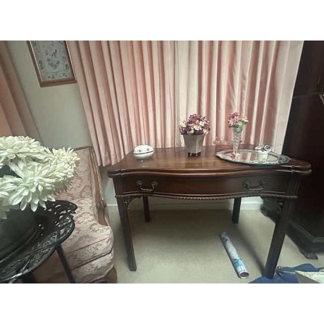 Hepplewhite Vintage Curved Front Console Table / Writing Desk – Traditional Hepplewhite Style For Sale - Image 3 of 6