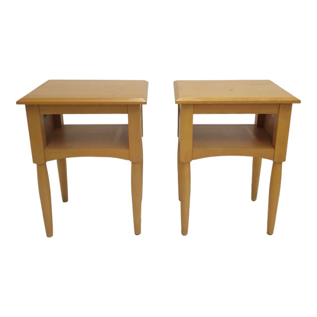 Pair of 20th Century American Classical Maple Accent Side Tables For Sale