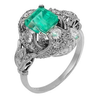1930s Art Deco 1.50 Carat Emerald Diamond Platinum Ring, Size 7.75 For Sale