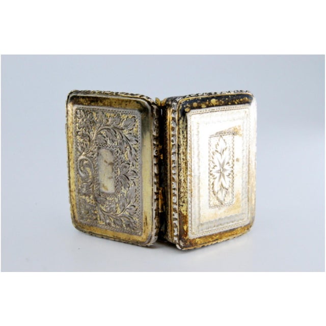 George III Silver and Gold Vinaigrette Box with Reliefs and Friezes For Sale - Image 3 of 10