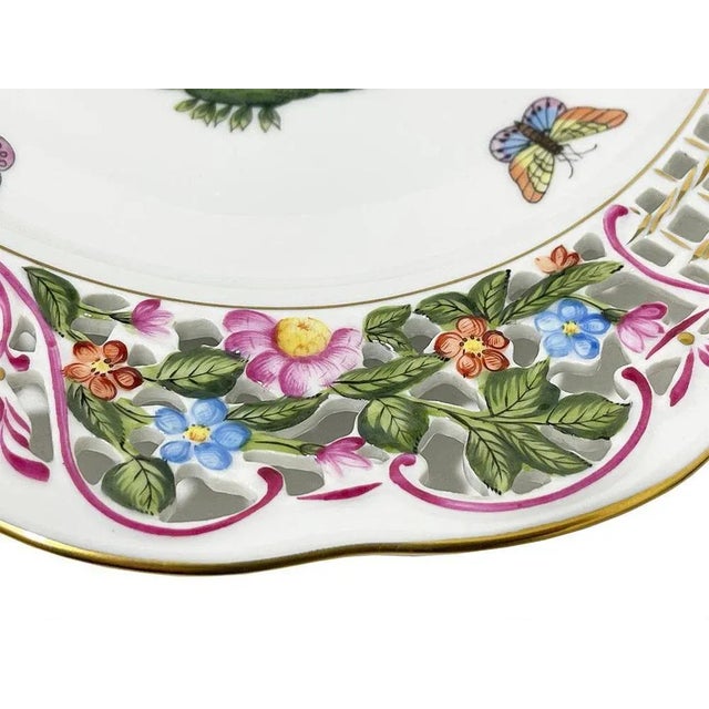 Porcelain Rotschild Wall Decoration Plates from Herend Hungary, Set of 3 For Sale - Image 6 of 9