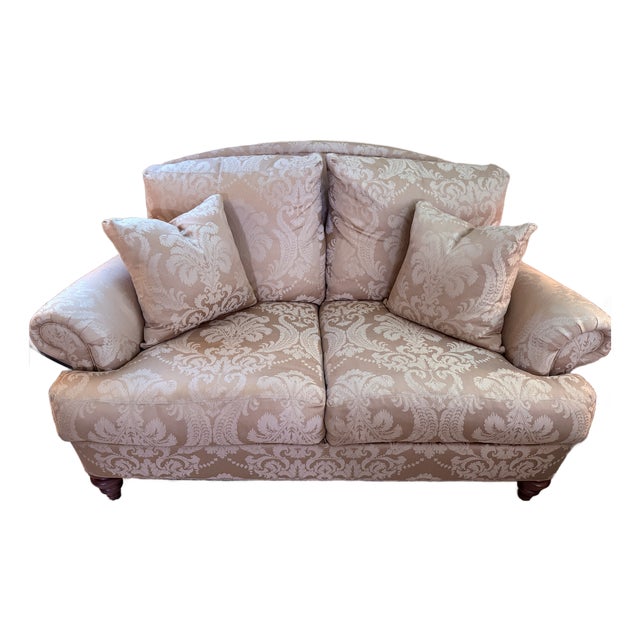 Ethan Allen Hyde Classic Loveseat — Showroom Damask Jacquard, Excellent Condition For Sale