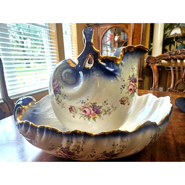 Victorian Late 19th Century Staffordshire Floral Seashell Chamber Wash Basin & Pitcher, Gold Trim For Sale - Image 3 of 10