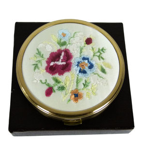 50s Margaret Rose Embroidered Powder Compact Made in England Original Box