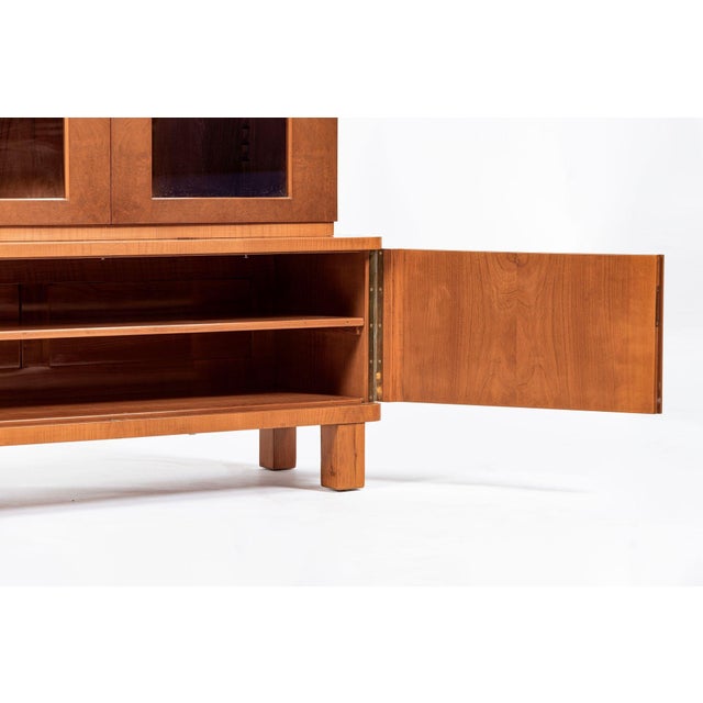 Brown Art Deco Cherry & Burl Wood Display China or Bar Cabinet 1930s For Sale - Image 8 of 15