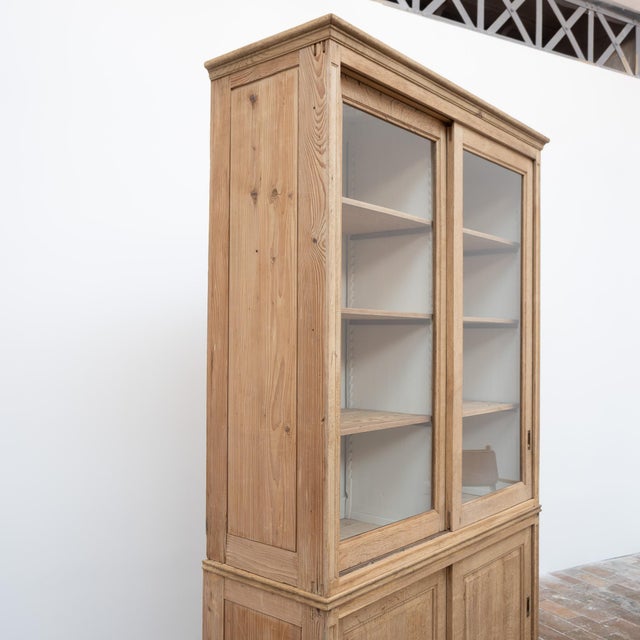 Early 20th Century Oak Bookcase with Sliding Doors For Sale - Image 4 of 14