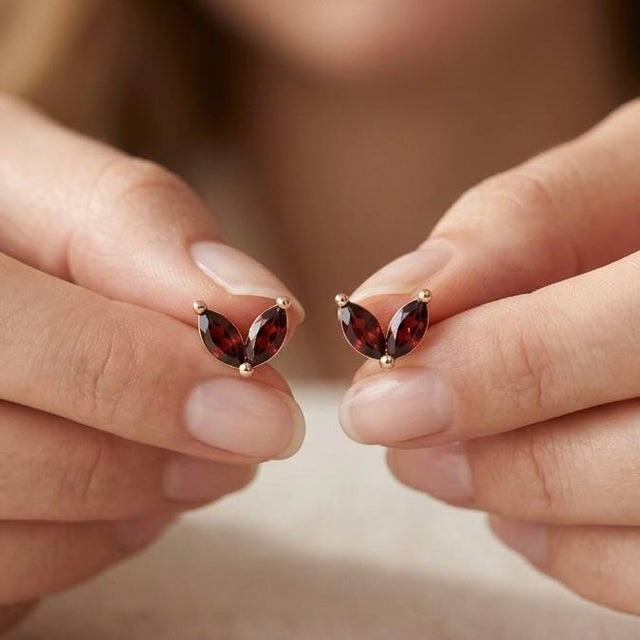 Enhance your jewellery collection with these charming leaf-inspired stud earrings featuring a graceful dual marquise...