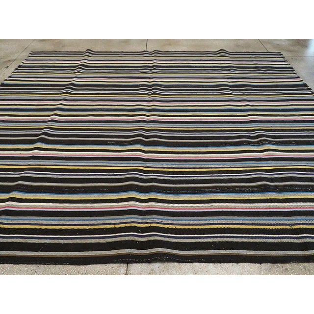 Galerie Shabab Collection Mid-20th Century Turkish Flatweave Kilim Room Size Carpet For Sale In New York - Image 6 of 10