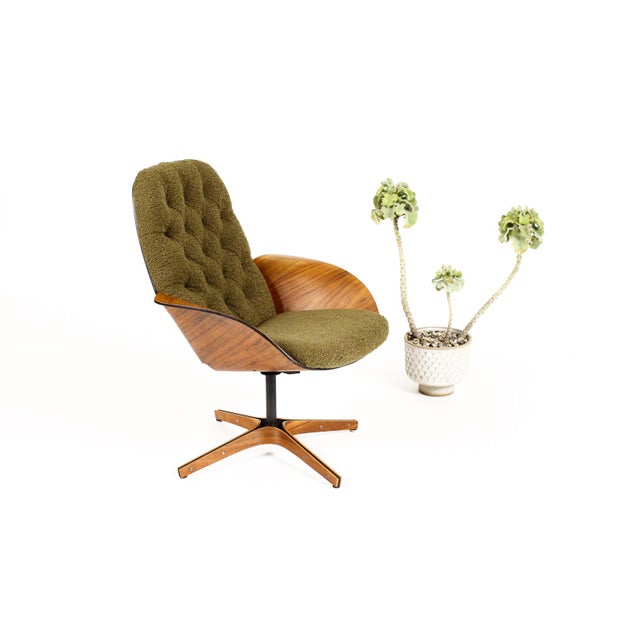 Mid-Century Modern Vintage Mid Century Plycraft Walnut George Mulhauser Lounge Chair— Mrs. Chair — Olive Bouclé For Sale - Image 3 of 13